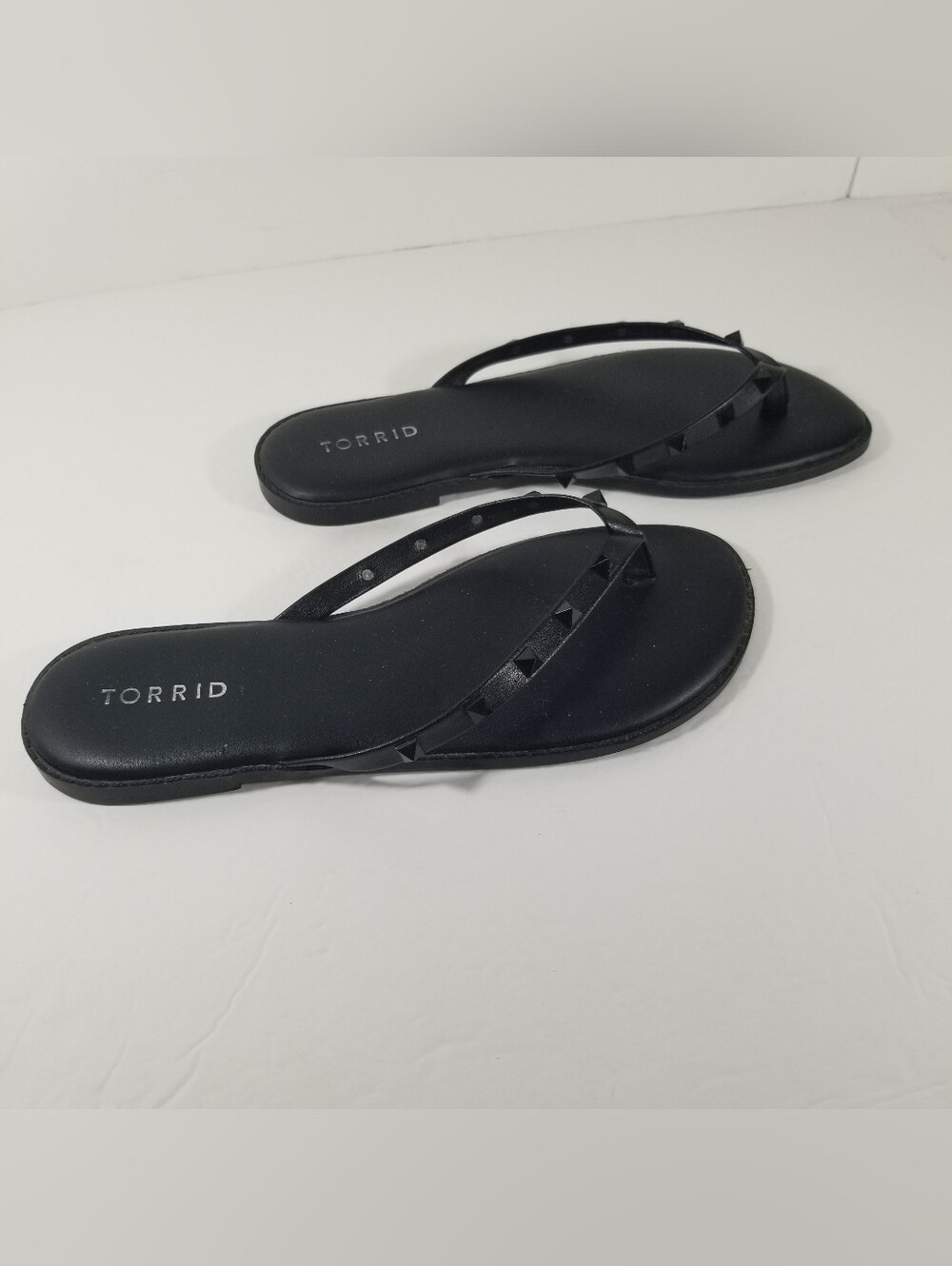 Torrid Flip Flop Sandals Women's 9WW Black Pyramid Studs Thong Shoes